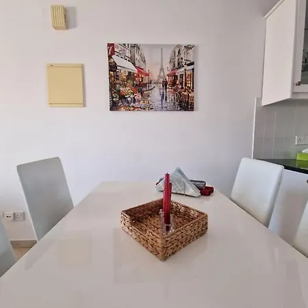 Sun Island, 2 Bedroom * Πάφος